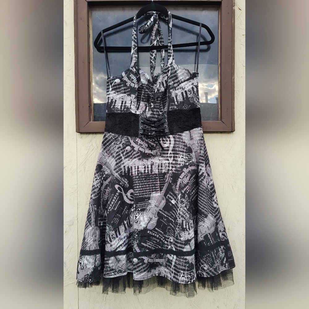 🎵Hot Topic Black and White Music Print Mini Dress